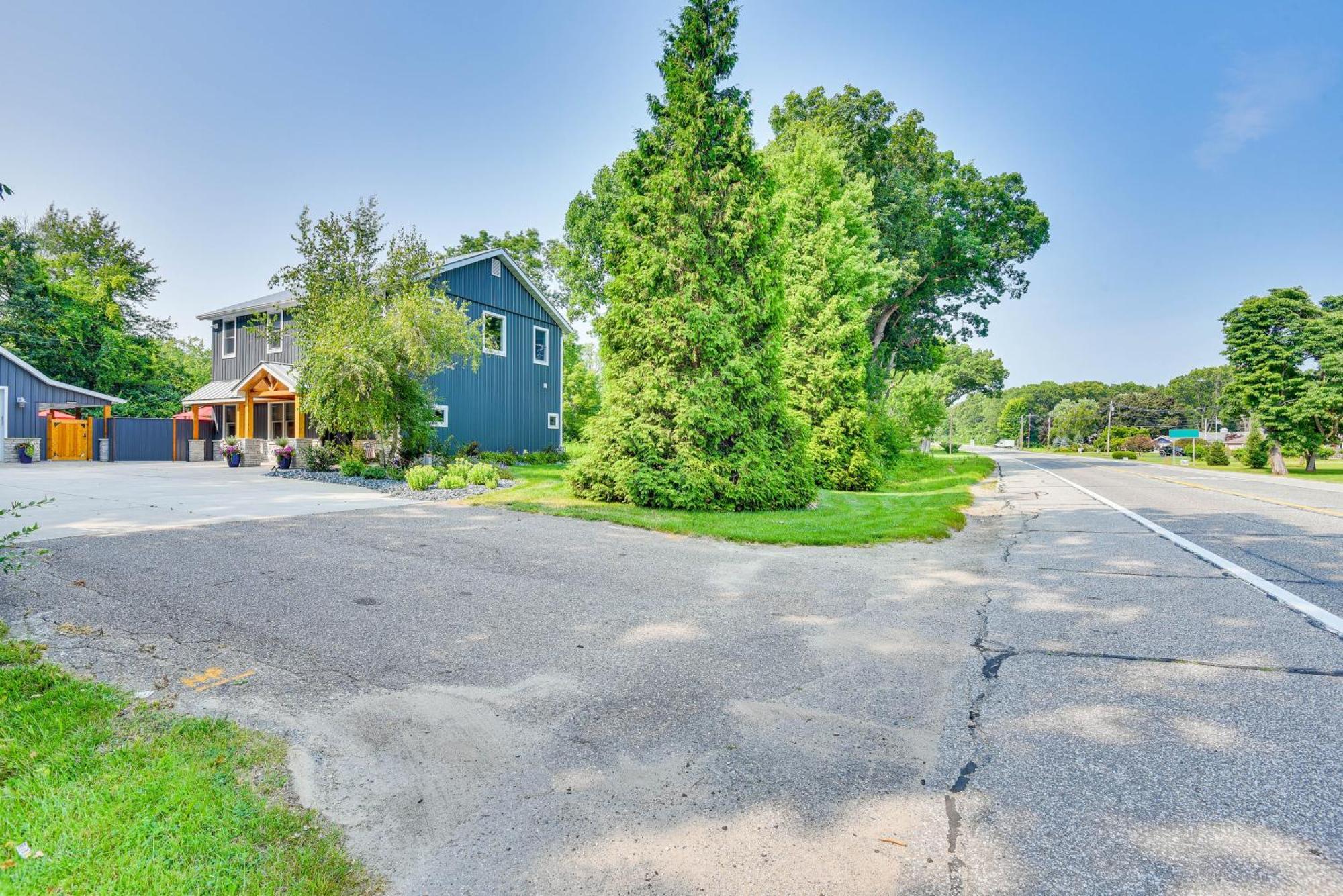 Benton Harbor Apt With Balcony And Shared Fire Pit Экстерьер фото